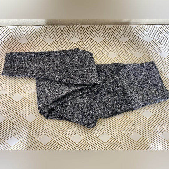 Lululemon leggings in gray and black - Picture 11 of 13